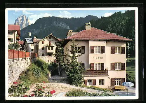 AK St. Ulrich, Pension Riposo, Partie an der Mauer