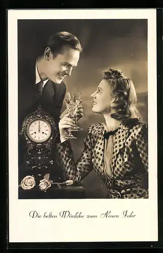 Foto-AK Amag: Paar stösst mit Champagner auf das Neujahr an