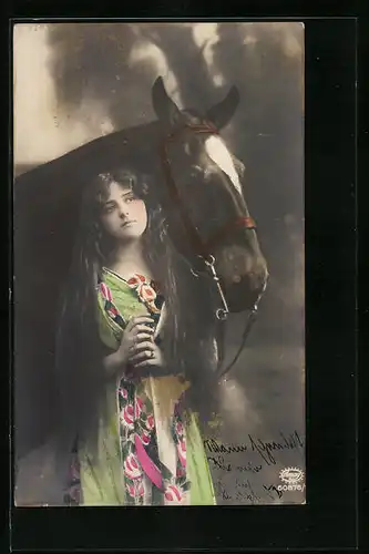 Foto-AK Amag: Junge Frau gemeinsam mit ihrem Pferd