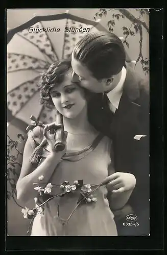 Foto-AK Amag: Glückliche Stunden, Mann küsst die Freundin auf die Stirn