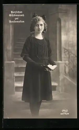 Foto-AK Amag: Mädchen im Schwarzen Kleid zur Konfirmation
