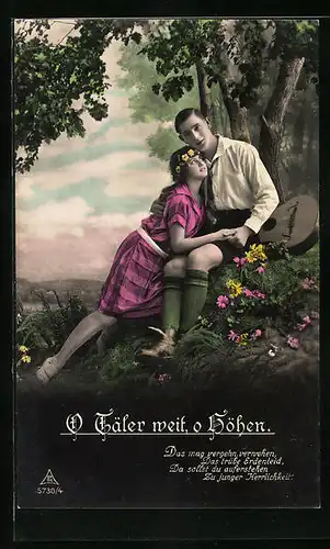 Foto-AK Photochemie Berlin Nr. 5730: Junges Paar unter einem baum mit Gitarre