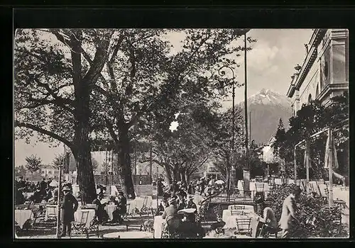 AK Meran, Gäste vor dem Kurhaus