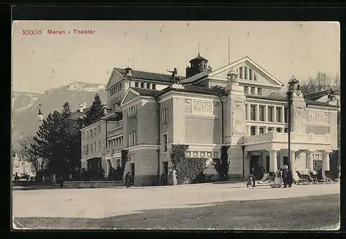 AK Meran, auf dem Vorplatz des Theaters