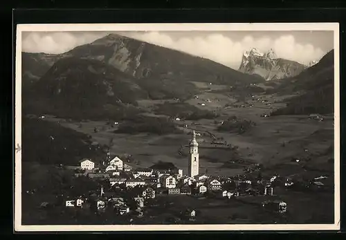 AK Kastelruth, Blick auf den gesamten Ort und die Kirche