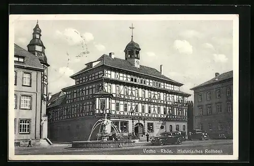 AK Vacha a. Rhön, Brunnen vor dem historischen Rathaus