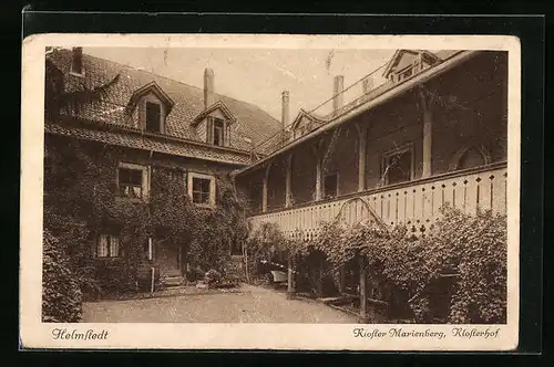 AK Helmstedt, Kloster Marienberg, im Klosterhof