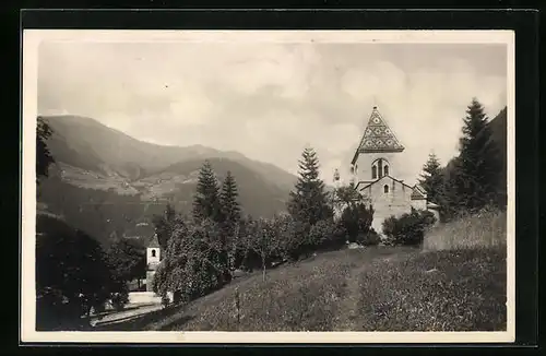 AK St. Leonhard in Passeier, Partie an der Kirche