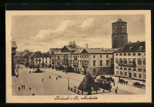 AK Karlsruhe i. B., Marktplatz mit Strassenbahn