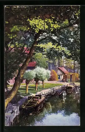 Künstler-AK Photochromie Nr. 4379: Dorfpartie, Kähne an der Anlegestelle