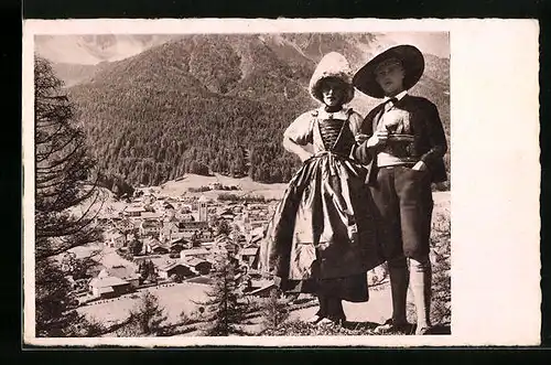 AK S. Candido, Gesamtansicht, Paar in Trachtenkleidung