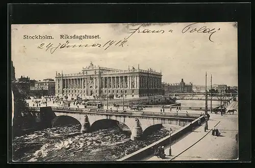 AK Stockholm, Riksdagshuset, Strassenbahnen auf der Brücke