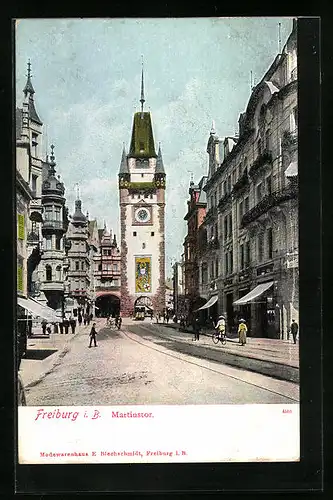 AK Freiburg i. B., Blick auf das Martinstor und eine Strassenbahn
