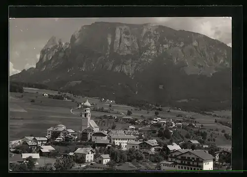 AK Völs am Schlern, Ortsansicht gegen das Gebirge