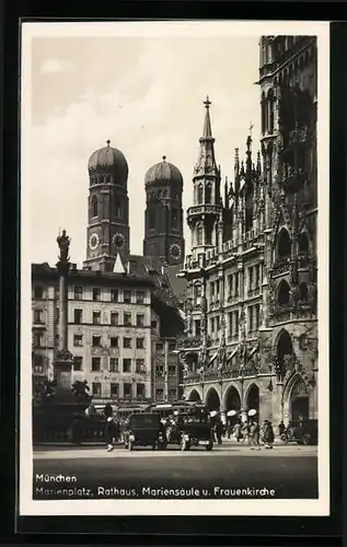 AK München, Rathaus, Mariensäule und Frauenkirche auf dem Marienplatz