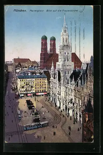 AK München, Blick auf den Marienplatz und die Frauenkirche aus der Vogelschau, Strassenbahn