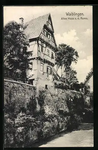 AK Waiblingen, Strassenpartie mit altem Haus a. d. Rems