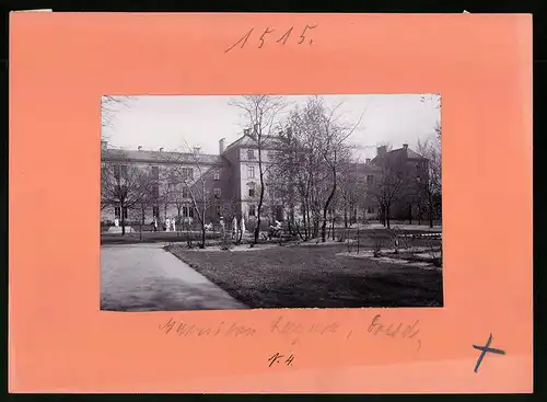 Fotografie Brück & Sohn Meissen, Ansicht Dresden, Blick auf das Garnison-Lazarett mit rekonvaleszierenden Soldaten