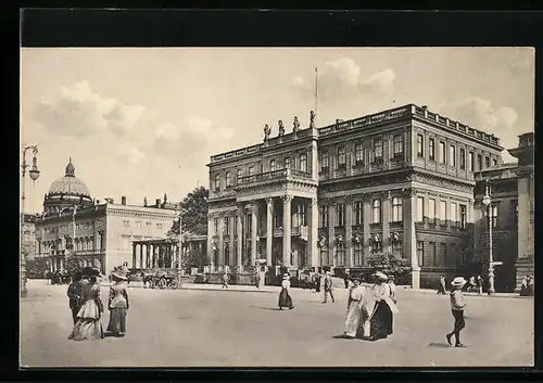 AK Berlin, Strassenpartie Unter den Linden mit dem Kronprinzen-Palais