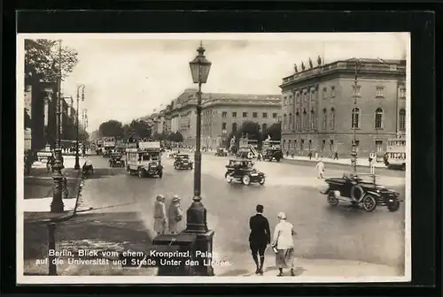 AK Berlin, Strassenpartie Unter den Linden mit der Universität