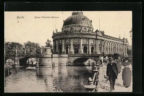 AK Berlin, Uferpartie am Kaiser Friedrich-Museum