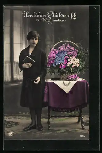 Foto-AK NPG Nr. 393 /4: Fräulein mit Gebetsbuch zur Konfirmation