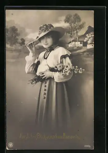 Foto-AK NPG Nr. 235 /1: junge Frau mit Hut vor einer Studiokulisse stehend