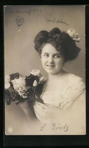 Foto-AK NPG Nr. 1704: junge Frau mit Rose im Haar und Blumenstrauss in der Hand