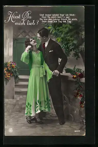 Foto-AK NPG Nr. 800 /2: Liebespaar in einer vertrauten Pose