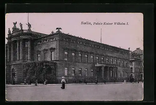 AK Berlin, Palais Kaiser Wilhelm I., mit Strasse und Passanten