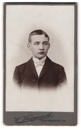 Fotografie Wilhelm Wengenroth, Plettenberg, Wilhelmstrasse 36, Knabe in feinem Zwirn