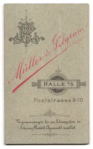 Fotografie Müller & Pilgram, Halle, Poststrasse 9-10, junges Mädchen in weissem Kleid mit Pony