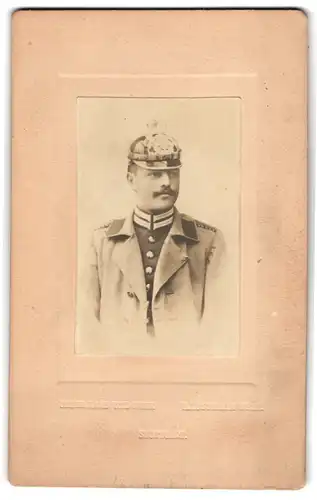 Fotografie Illustrierte Welt, Stuttgart, Einjährig-Freiwilliger Gustav Weln in Garde Uniform, Pickelhaube Württemberg
