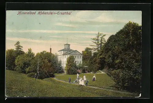 AK Hohenstein-Ernstthal, Schloss, Besucher im Park
