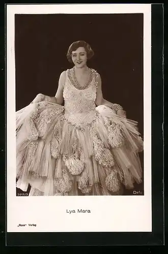 AK Schauspielerin Lya Mara in verziertem Kleid