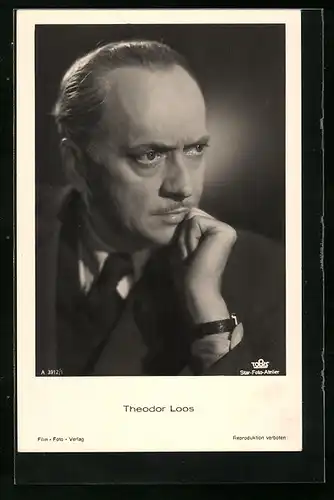AK Schauspieler Theodor Loos Kopf abstützend