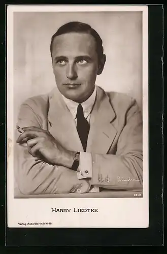 AK Schauspieler Harry Liedtke mit Zigarette