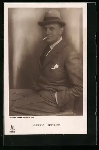 AK Schauspieler Harry Liedtke mit Zigarette im Mund