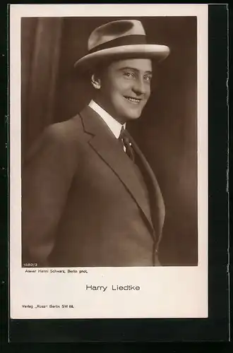 AK Schauspieler Harry Liedtke mit Hut lächelnd