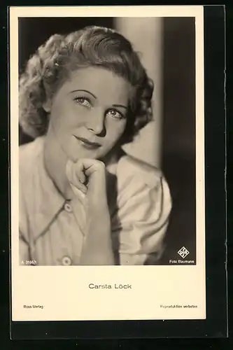 AK Schauspielerin Carsta Löck nachdenklich schauend