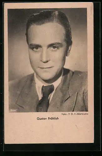 AK Schauspieler Gustav Fröhlich schmunzelnd