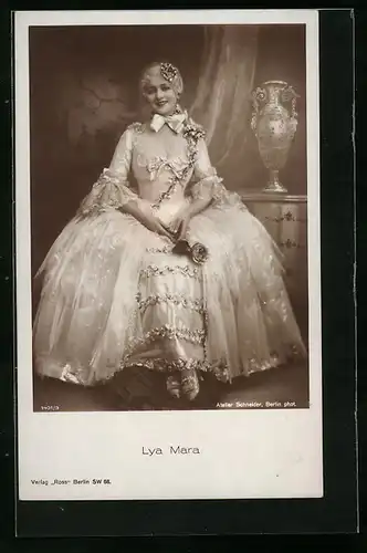 AK Schauspielerin Lya Mara im Kleid