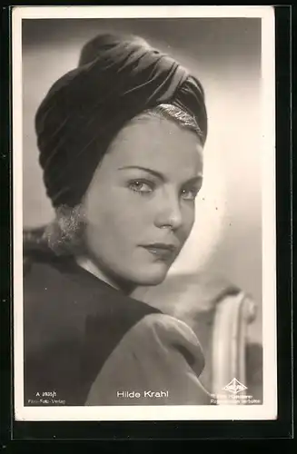 AK Schauspielerin Hilde Krahl mit Kopfbedeckung