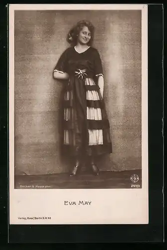 AK Schauspielerin Eva May im Kleid