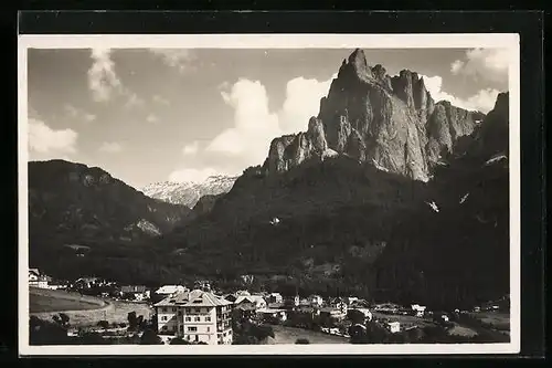 AK Seis am Schlern, Hotel Seiser Hof vor Bergpanorama