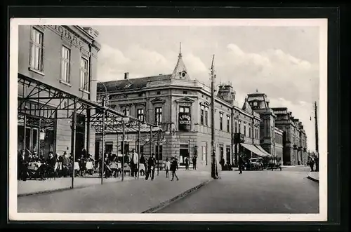 AK Pozarevac, Strassenpartie mit Hotel und Passanten in einem Cafe