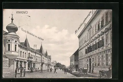 AK Vinkovci, Strassenpartie mit Apotheke und Passanten