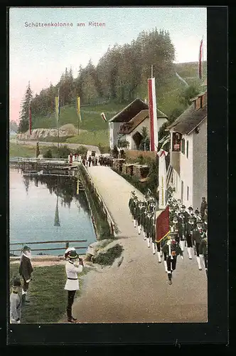 AK Ritten, Schützenkolonne beim Marsch über eine Brücke