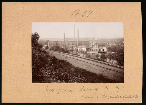 Fotografie Brück & Sohn Meissen, Ansicht Lunzenau, Eisenbahngleise mit Blick auf Vogel`s mech. Weberei und Papierfabrik