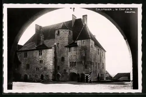 AK Colombier, La Cour de la Caserne